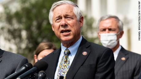 Un membre du Congrès républicain dénonce les affirmations `` fausses '' de collègues du GOP minimisant l'émeute au Capitole 