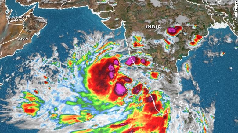 ’n Snel ontwikkelende tropiese sikloon hou ’n beduidende bedreiging vir Noordwes-Indië en Pakistan in