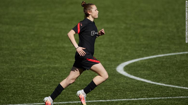 15-year-old soccer player should be allowed to play in US professional women's league, regter beslis
