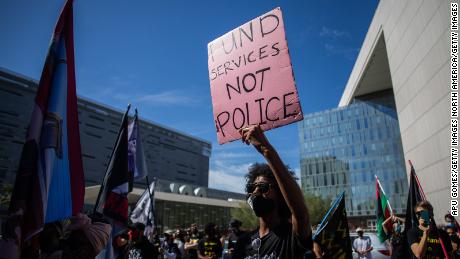 منیاپولس 'پولیس کو ڈیفنڈ کریں'  بیلٹ کے سوال نے ملک بھر میں ڈیموکریٹس کو خطرے میں ڈالنا چاہیے۔