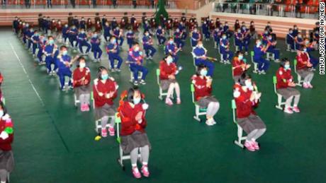 북한: Orphans &#39;volunteered&#39; into hard labor