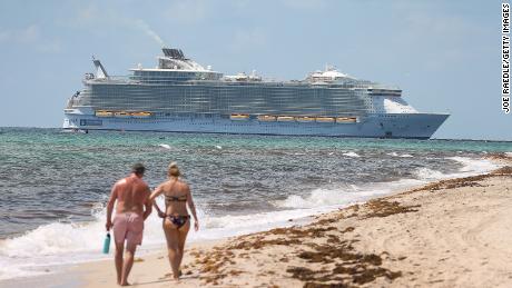 CDC lowers warning level for cruise travel 