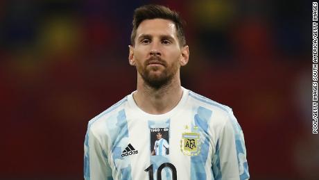 Lionel Messi and Argentina pay tribute to Diego Maradona in first match since legend&#39;s death