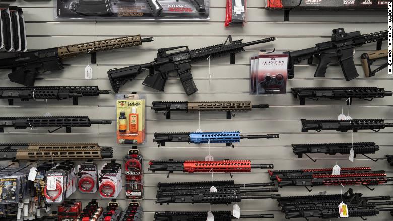 联邦法官, who compares an AR-15 to a Swiss Army knife, overturns California's ban on assault weapons
