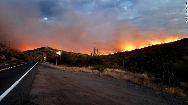 多于 100,000 acres have burned in Arizona wildfires
