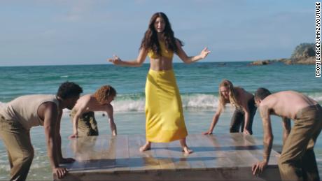 Lorde drops &#39;Solar Power&#39; video