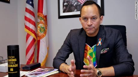 주 대표. Carlos Guillermo Smith is one of three LGBTQ members of the Florida legislature. He says it&#39;s his job to honor the work of queer organizers on the House floor. 