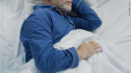 Poor sleep linked to dementia and early death, study finds