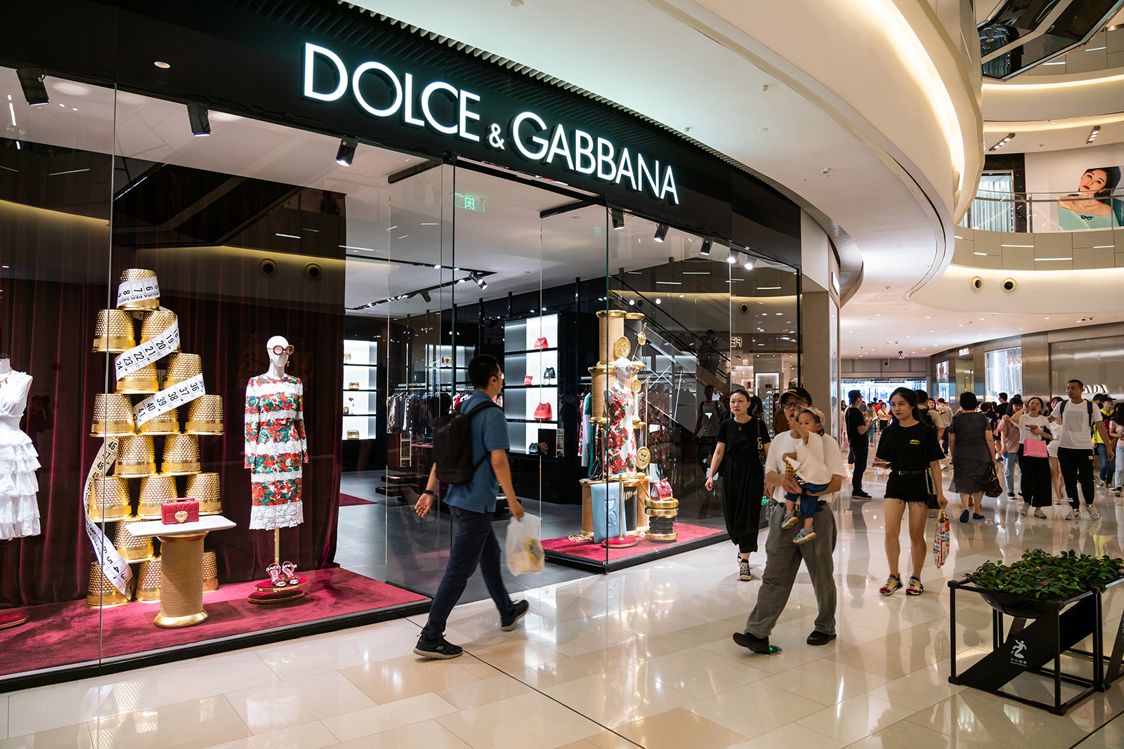 The Dolce & Gabbana Karen Mok shows label is still struggling to win back China - CNN Style