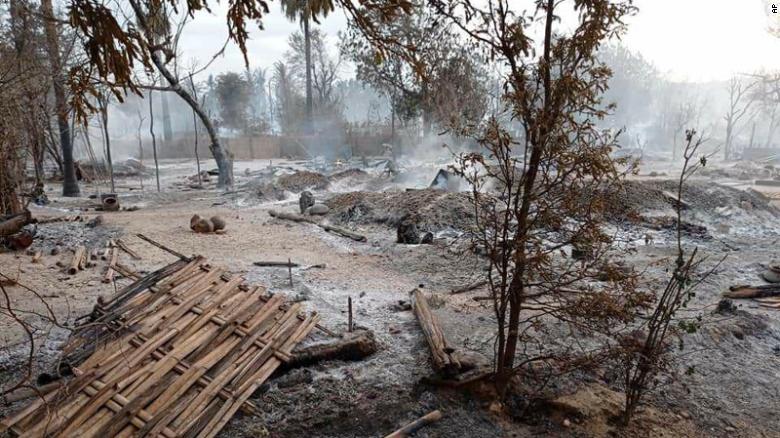 军政府在战斗后将缅甸村庄烧毁, 居民说