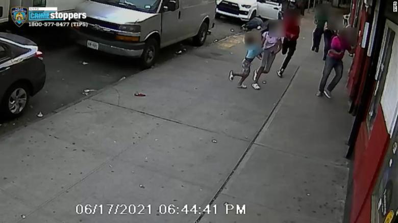 Gunman shoots man next to 2 children in broad daylight in the Bronx