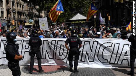 Pro-independence protesters outside Barcelona&#39;s opera house on Monday.  