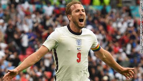 England captain Harry Kane celebrates after scoring his side&#39;s second goal.