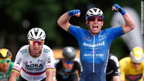 Mark Cavendish, with Solvakia&#39;s Peter Sagan on his side, crosses the finish line as he wins stage four.