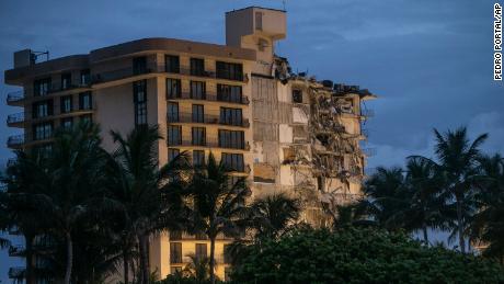 Search at Florida condo collapse site pauses amid concern about the structure that&#39;s still standing