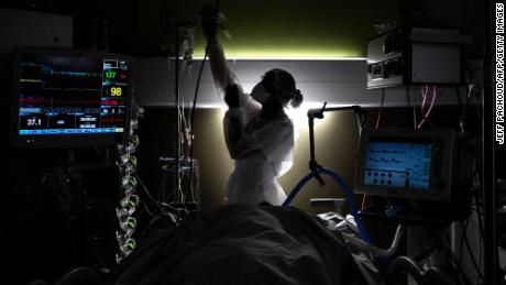 Cómo les está yendo a los hospitales de Europa ante otra caída pandémica