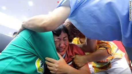 This family&#39;s 24-year search for their abducted son inspired a movie. 他们&#39;ve just been reunited
