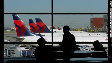 As airlines flirt with profitability, analysts say it&#39;s time for investors to climb aboard