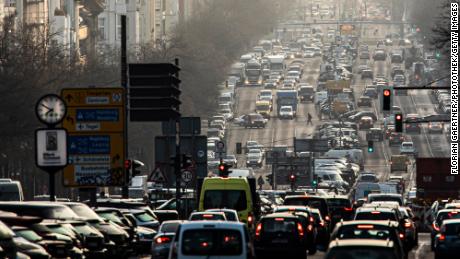 A Europa quer matar os carros a gasolina e a diesel até 2035.