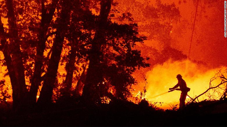 Cause of California's single largest wildfire ever is undetermined, 消防当局は言う
