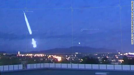 De acordo com especialistas, o meteoro provavelmente caiu a cerca de 15 milhas de Oslo. 