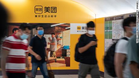 Anúncio da Meituan na estação de metrô de Pequim em julho.