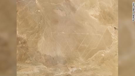 Imagem de satélite de um campo de mais de 100 silos de mísseis que os cientistas dizem estar sendo construídos no deserto chinês