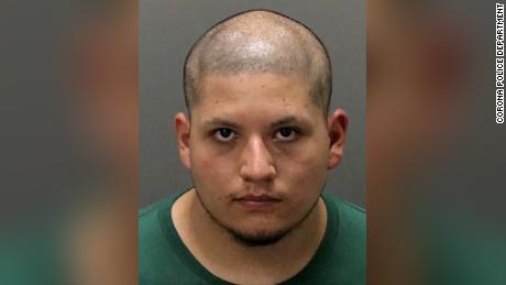 Jimenez foi preso por supostamente atirar em duas pessoas em um cinema em Corona, Califórnia.