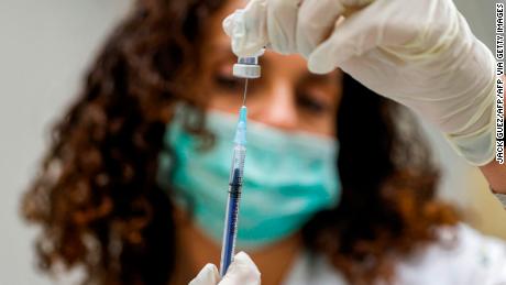 Israel oferecerá uma terceira dose da vacina Covid-19 para pessoas com mais de 60 anos de idade