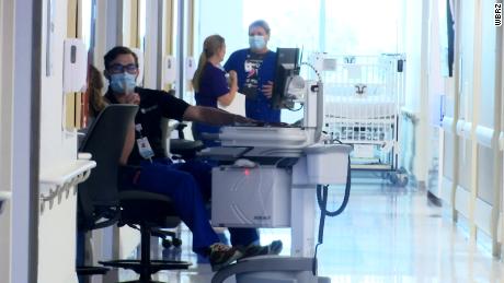 O Hospital Infantil de Baton Rouge atinge sua capacidade máxima, arnês para casos de Covid surgem antes do ano letivo 
