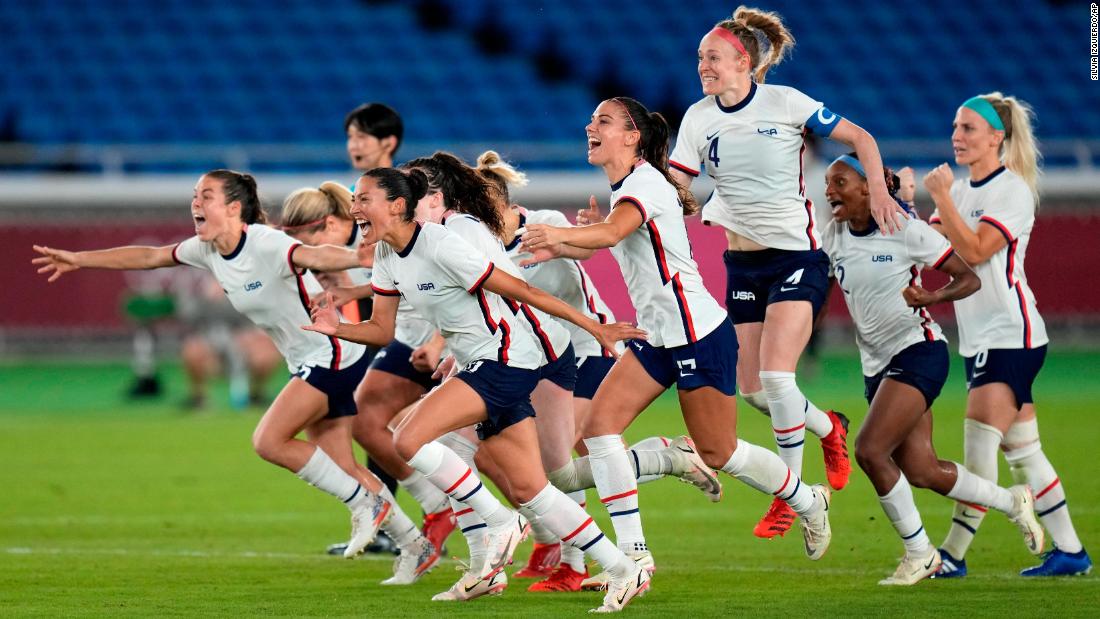 US players celebrate after they defeated the Netherlands in a penalty shootout July 30 to advance to the semifinals in women&#39;s football.
