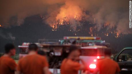 O Dixie Fire arde perto de Taylorsville, Califórnia, em 29 de julho de 2021. 