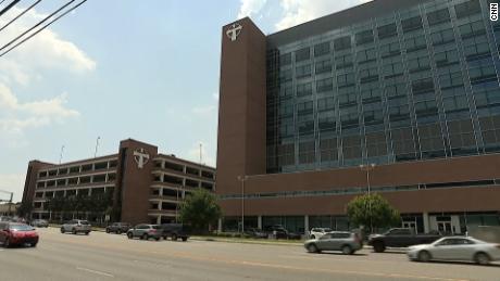 Equipe de Ajuda Federal chega ao Hospital da Louisiana para ajudar a aliviar o influxo de pacientes de Covid-19