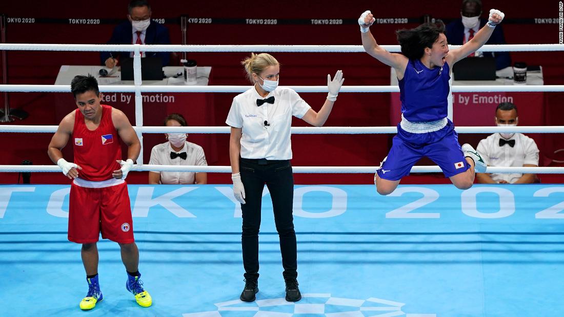 Japan&#39;s Sena Irie, right, celebrates after defeating the Philippines&#39;s Nesthy Petecio to win the women&#39;s featherweight final on August 3.