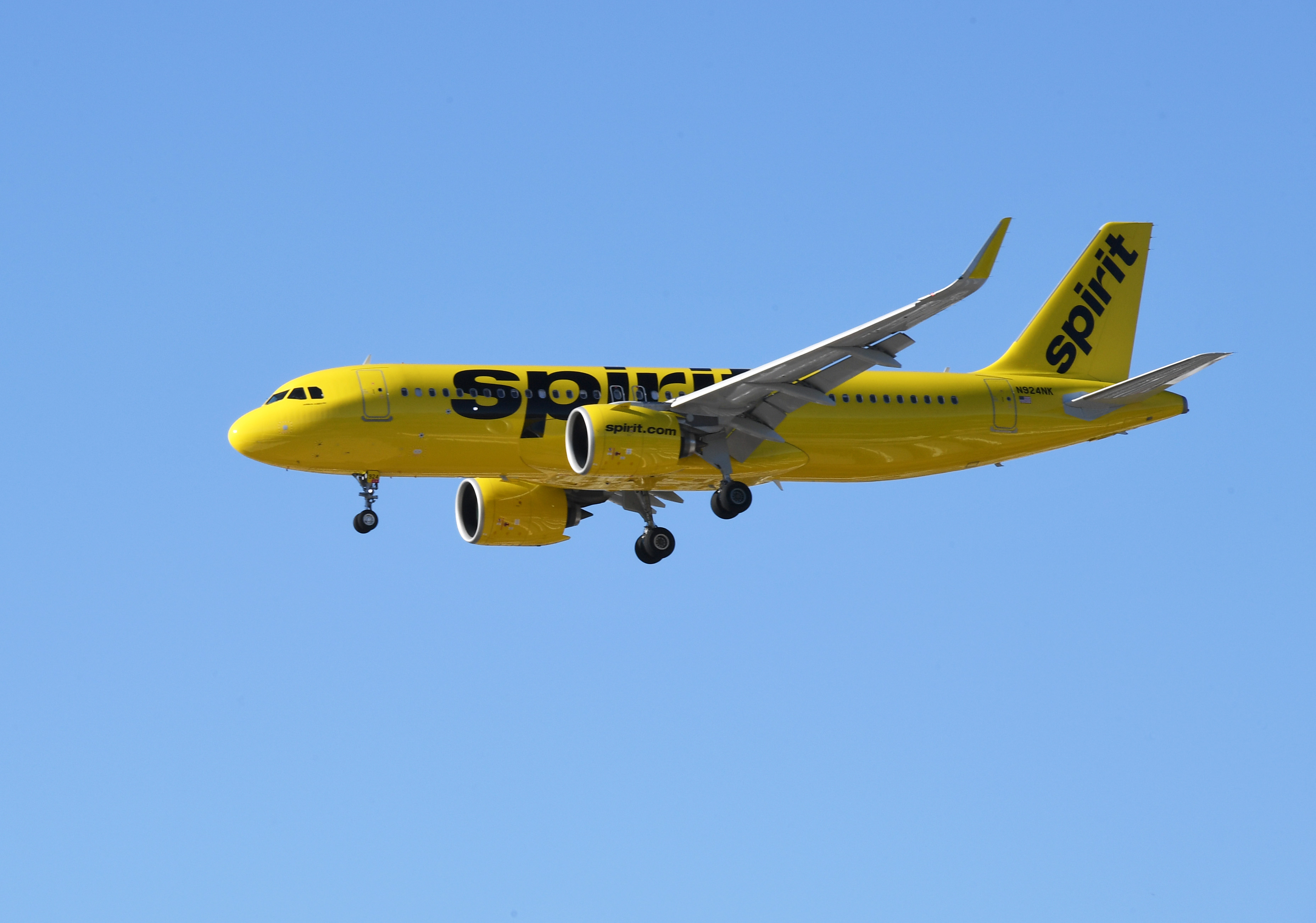 Spirit Airlines apologizes as cancellations stretch into fourth day | CNN  Travel
