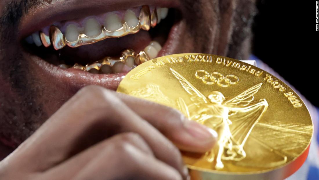 Cuban boxer Julio César La Cruz poses with his gold medal after winning the heavyweight final on August 6.