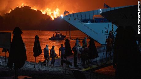 Por que incêndios acontecem: desmascarando o mito de que o incêndio criminoso é mais culpado do que a mudança climática