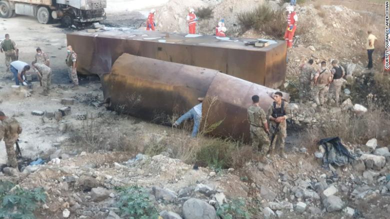 至少 20 people killed after fuel tank explodes in Lebanon
