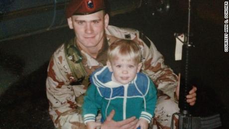 Meu pai morreu enquanto servia no Afeganistão.  Estou triste e com raiva e você também deveria