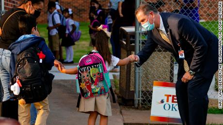 How three school districts are defying state restrictions on mask mandates