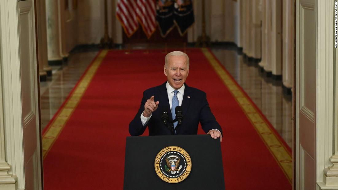 US President Joe Biden &lt;a href=&quot;https://www.cnn.com/2021/08/31/politics/biden-afghanistan-withdrawal-speech/index.html&quot; target=&quot;_blank&quot;&gt;delivers a speech at the White House&lt;/a&gt; 8 월 31, defending the chaotic withdrawal from Kabul a day after the last American military planes left Afghanistan. The withdrawal concluded &lt;a hra href =;quot;http://www.cnn.com/2021/04/14/middleeast/gallery/afghanistan-war/index.html&quot; targtarget =;quot;_bla_공백;quot;&gt;미국&#39; 가장 긴 전쟁&lt;/a&ltp;gt;ㅏ거gt� 20 years after it began. &quot;I was not going to extend this forever war, and I was not extending a forever exit,&quot;인용이든이 말했다.