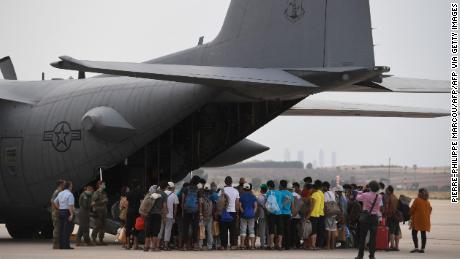Afghan refugees at an airbase in Madrid, España,  board a US aircraft heading to Germany after being evacuated from Kabul on August 24, 2021. 