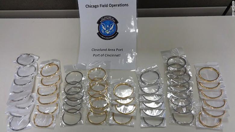 Customs officers seize counterfeit jewelry that if genuine would have been worth $  5.2 百万
