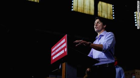 Justin Trudeau pelted with gravel by protesters at campaign stop