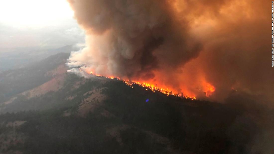 This aerial photo, taken on September 4, shows the Dixie Fire on Horton Ridge in Plumas County, Kalifornië.