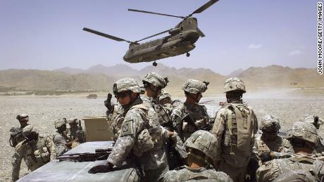 US soldiers deploy to a base in Afghanistan&#39;s Zabul province to fight Taliban militants in June 2006.