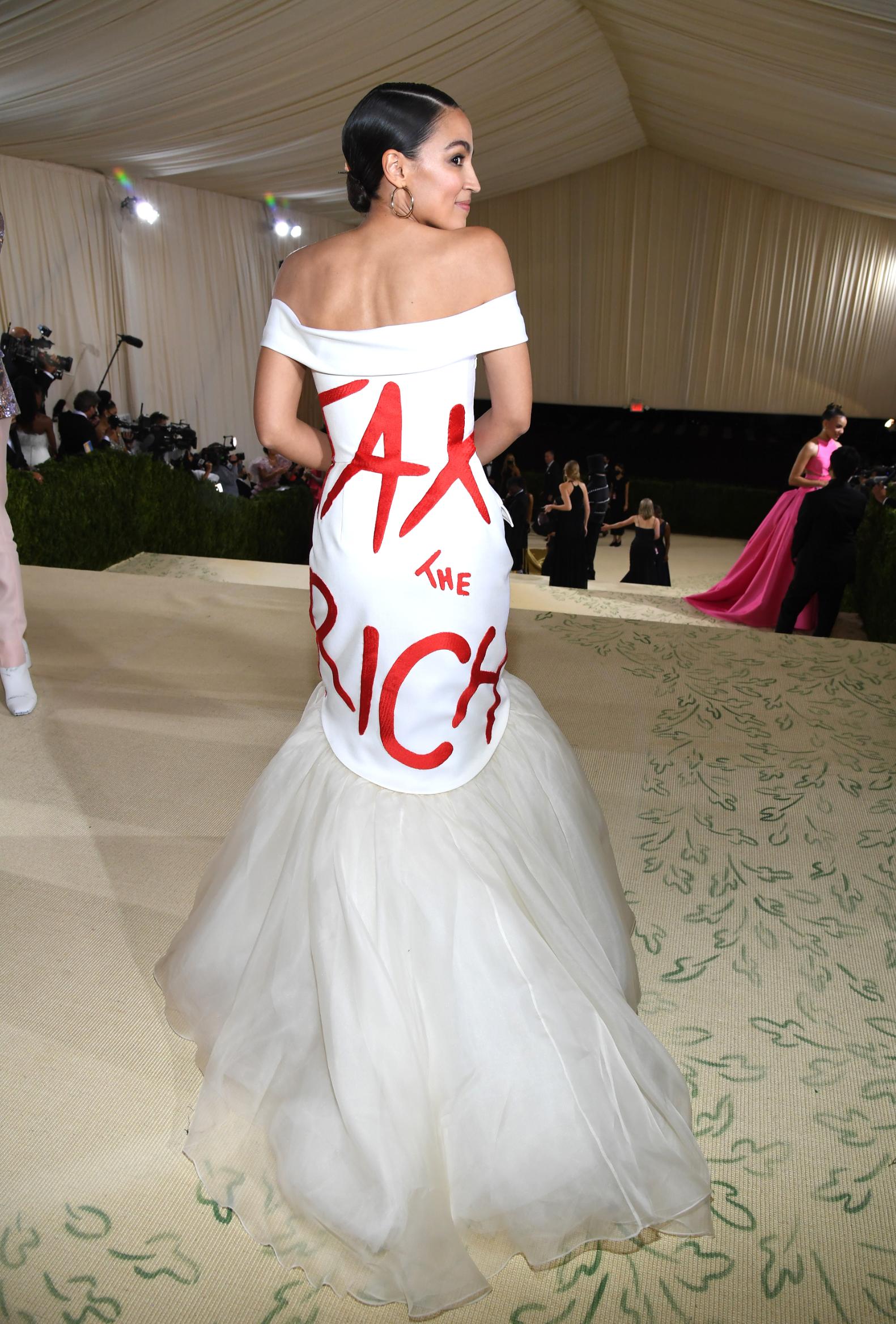 210913210627-34b-met-gala-red-carpet-2021-alexandria-ocasio-cortez.jpg