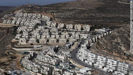 منظر لمستوطنة جفعات زئيف الإسرائيلية بالقرب من مدينة رام الله بالضفة الغربية ، نوفمبر الماضي.