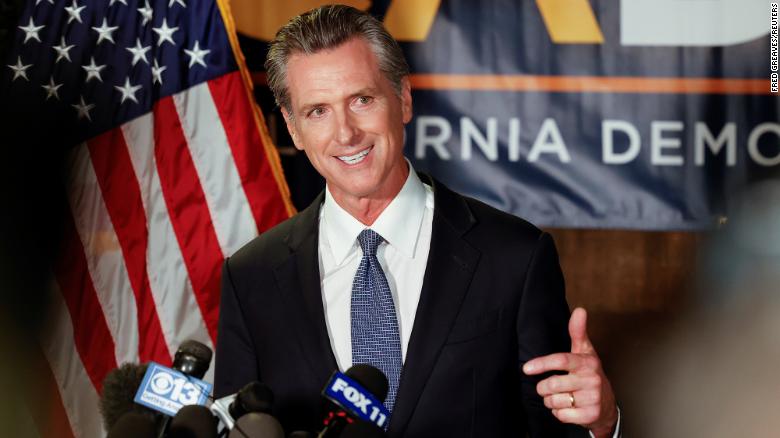 Gobernador de California. Gavin Newsom says he canceled trip to climate summit after an 'intervention' from his kids