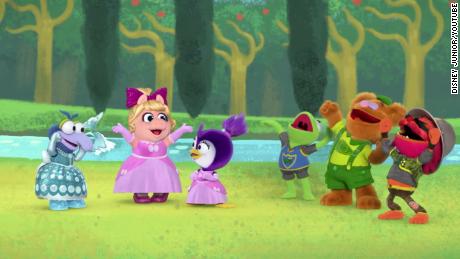 Gonzo&#39;s longtime friends accept them when they reveal that they were dressed as a princess at the Muppet Babies&#39; 球. 